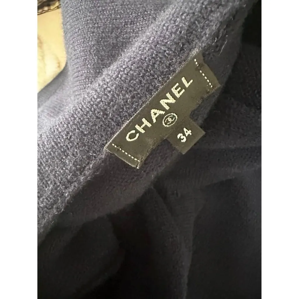 Chanel Cashmere Knitwear MultiColor Cashmere Very good - Model View