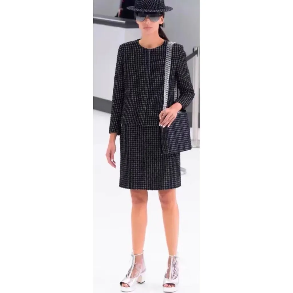 Chanel La Petite Veste Noire Tweed Jacket MultiColor Tweed Very good - Back View