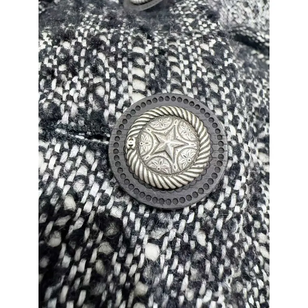 Chanel La Petite Veste Noire Tweed Jacket MultiColor Tweed Very good - Model View