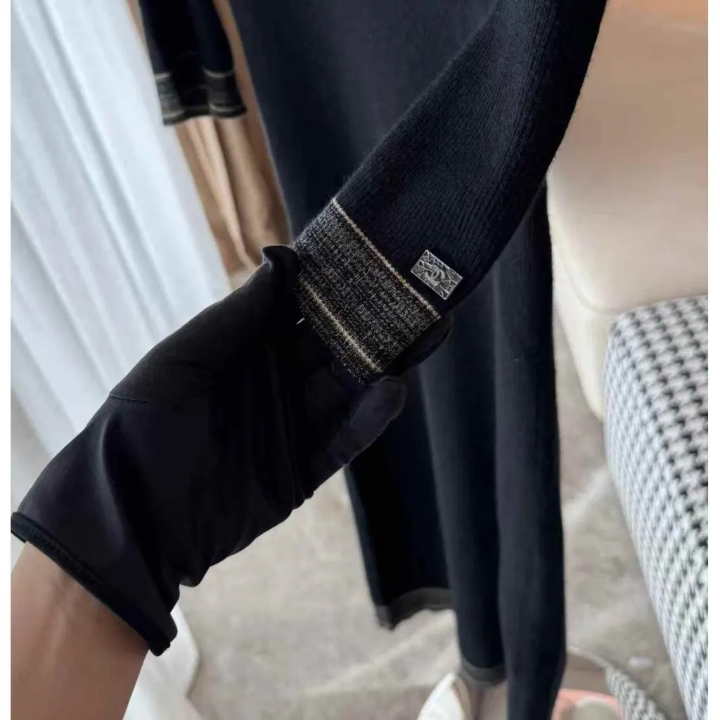Chanel Black Cashmere Dress Black Cashmere Very good - Model View