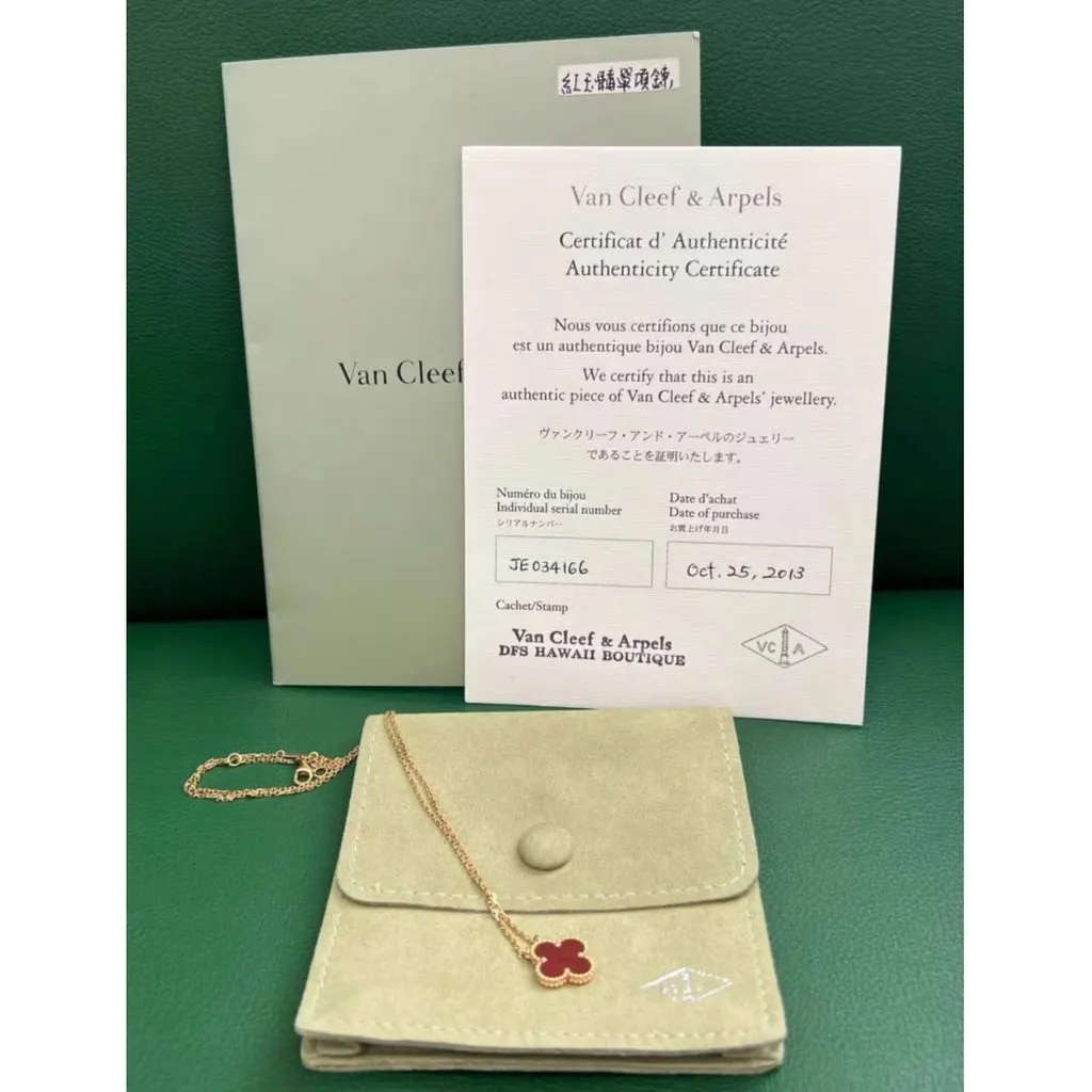 Van Cleef & Arpels Vintage Alhambra Pink Gold Necklace MultiColor Lace Very good - Model View