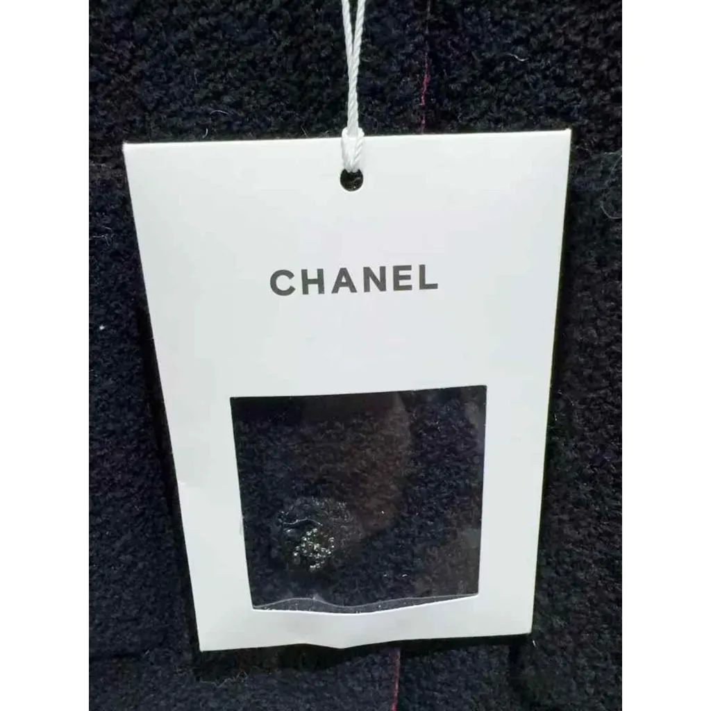 Chanel La Petite Veste Noire Black Tweed Jacket Black Tweed Never worn, with tag - Inside View