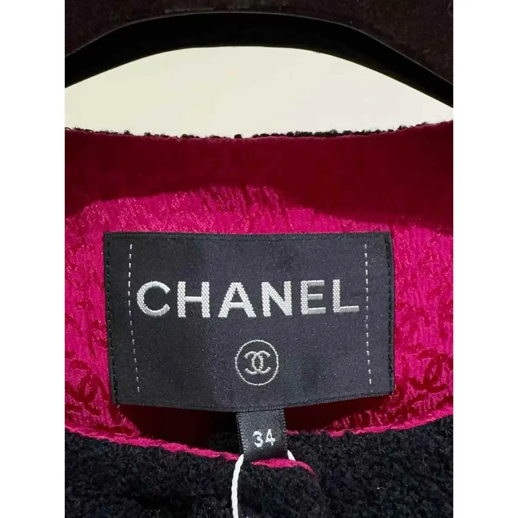 Chanel La Petite Veste Noire Black Tweed Jacket Black Tweed Never worn, with tag - Model View