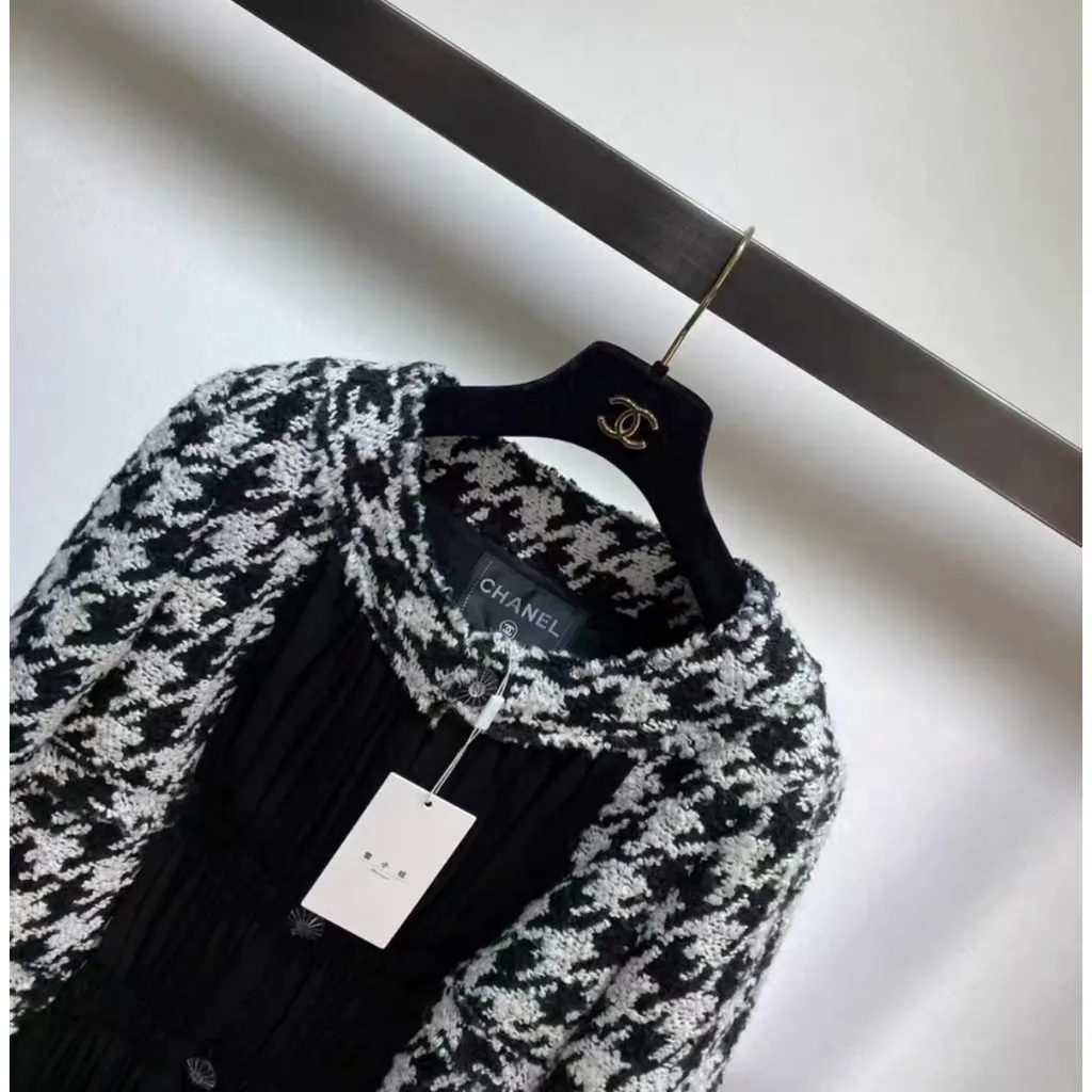 Chanel La Petite Veste Noire Wool Jacket MultiColor Wool Very good - Model View