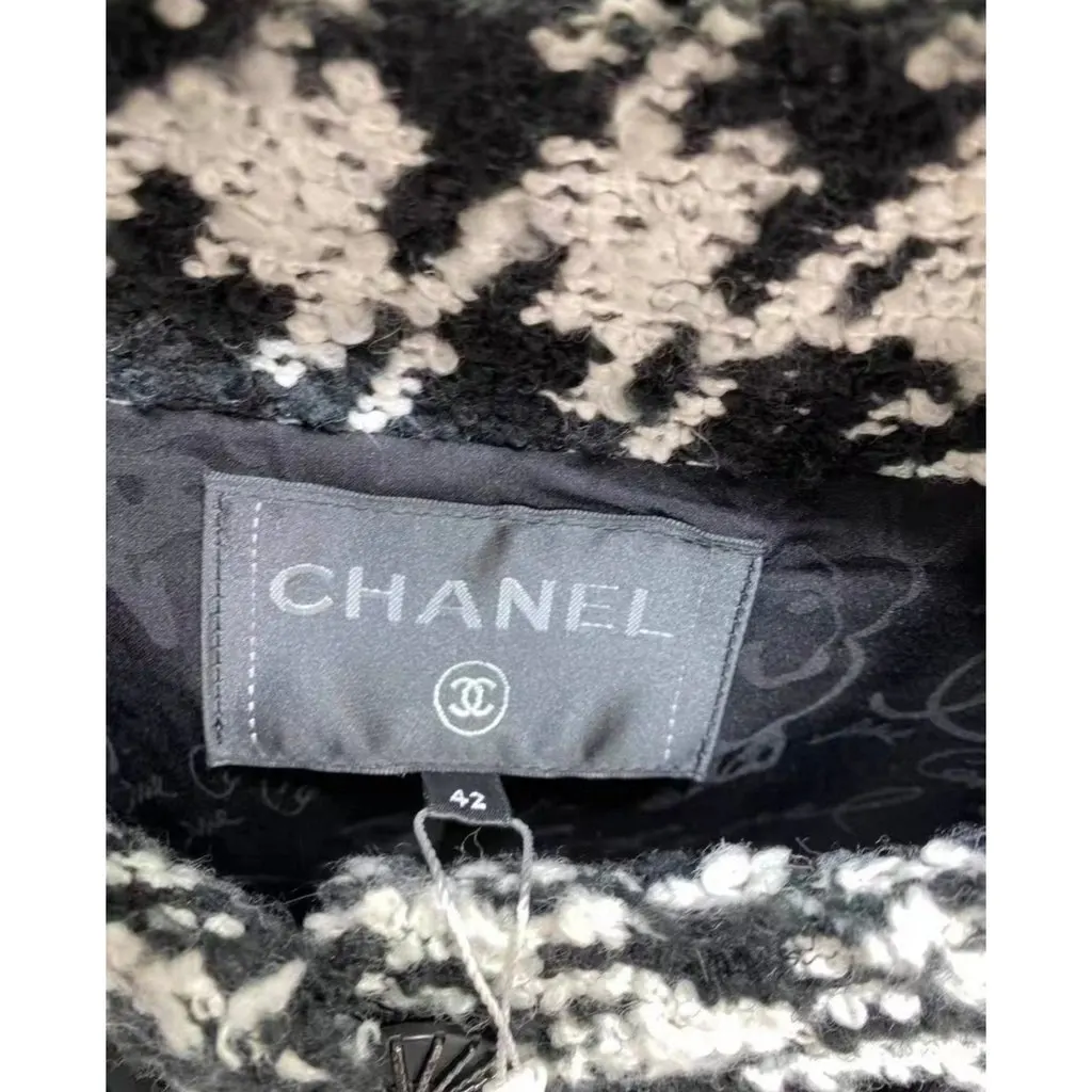 Chanel La Petite Veste Noire Wool Jacket MultiColor Wool Very good - Box View