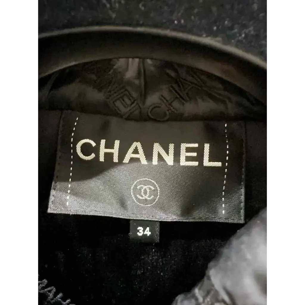 Chanel Black Silk Coat Black Silk Very good - Model View