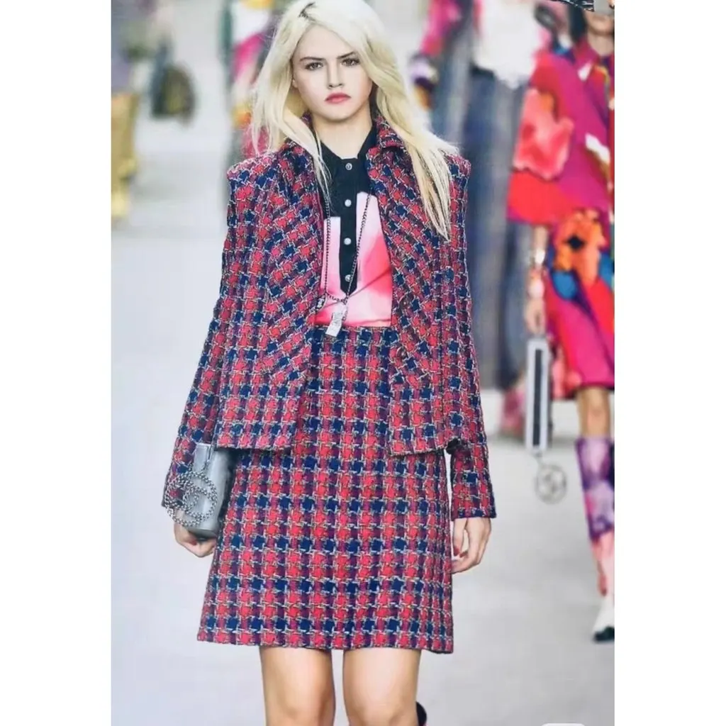 Chanel La Petite Veste Noire Tweed Jacket MultiColor Tweed Very good - Model View