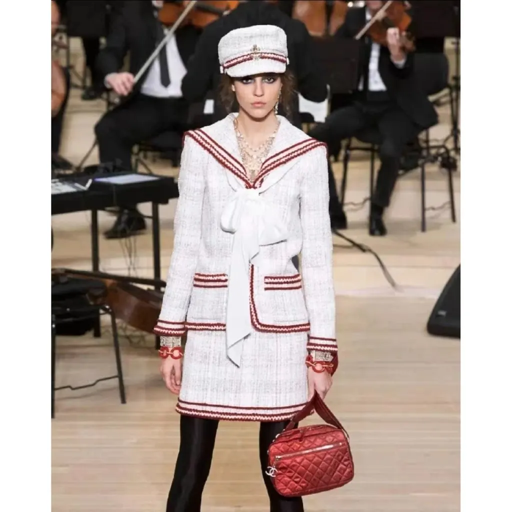 Chanel La Petite Veste Noire Tweed Jacket MultiColor Tweed Very good - Model View