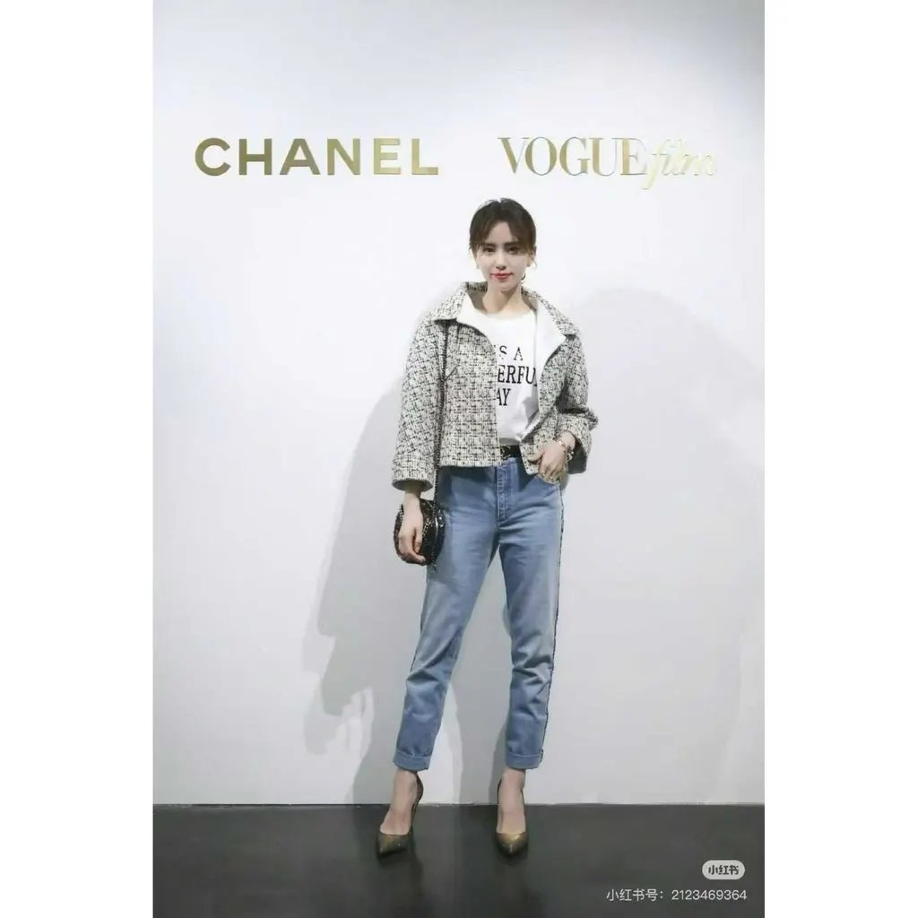 Chanel La Petite Veste Noire Cashmere Jacket MultiColor Cashmere Very good - Model View
