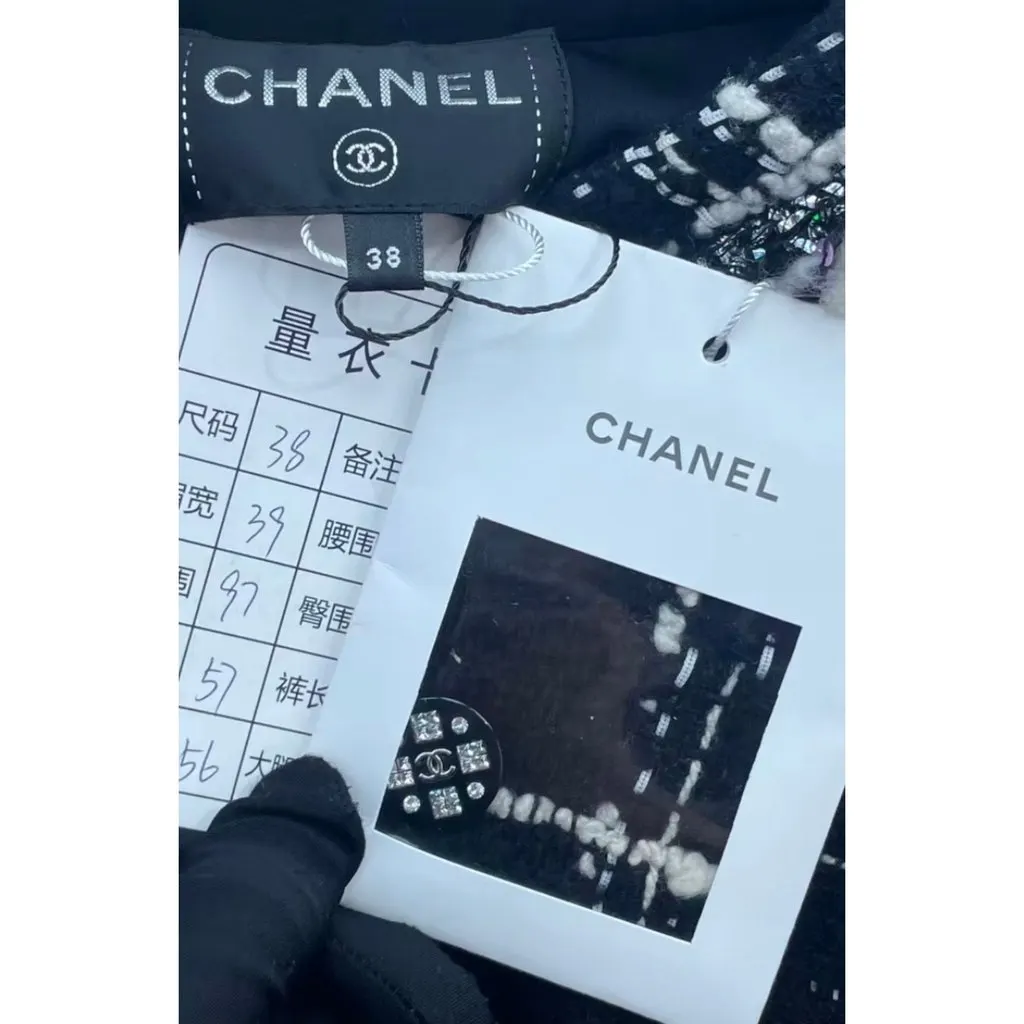 Chanel La Petite Veste Noire Wool Jacket MultiColor Wool Very good - Box View