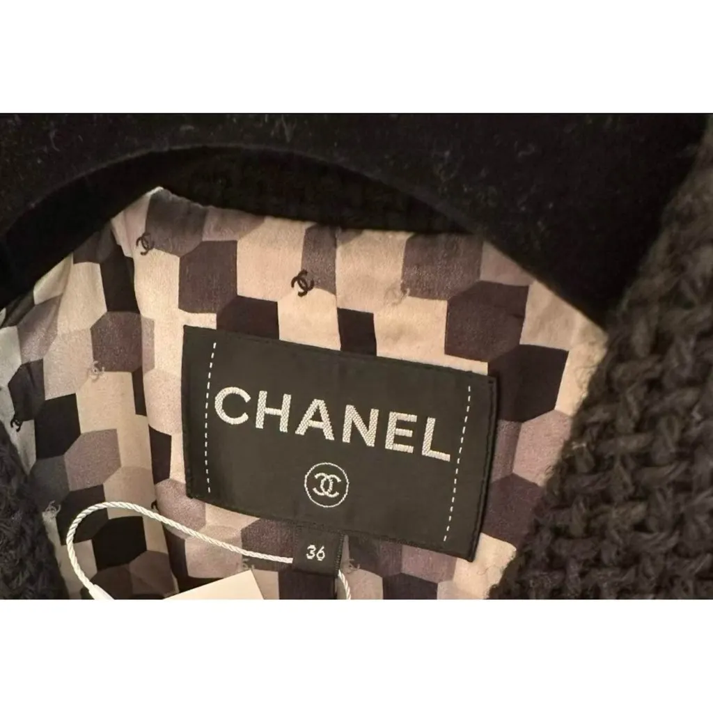 Chanel Black Wool Coat Black Wool Very good - Box View