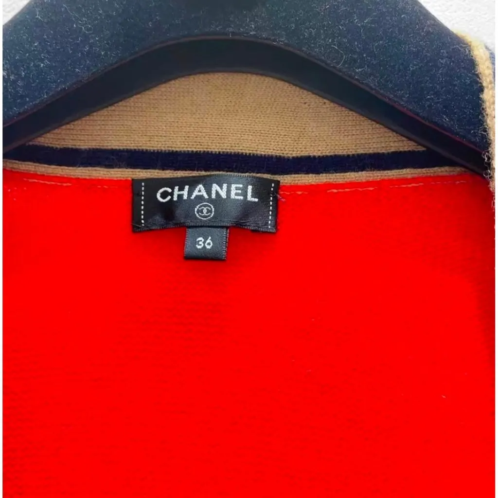 Chanel Red Cashmere Knitwear Red Cashmere Very good - Inside View