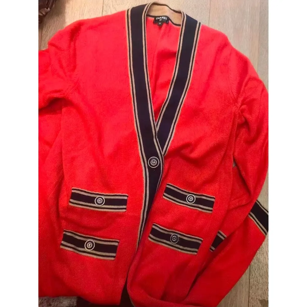 Chanel Red Cashmere Knitwear Red Cashmere Very good - Box View