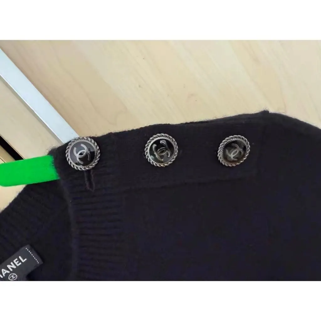 Chanel Black Cashmere Knitwear Black Cashmere Very good - Back View