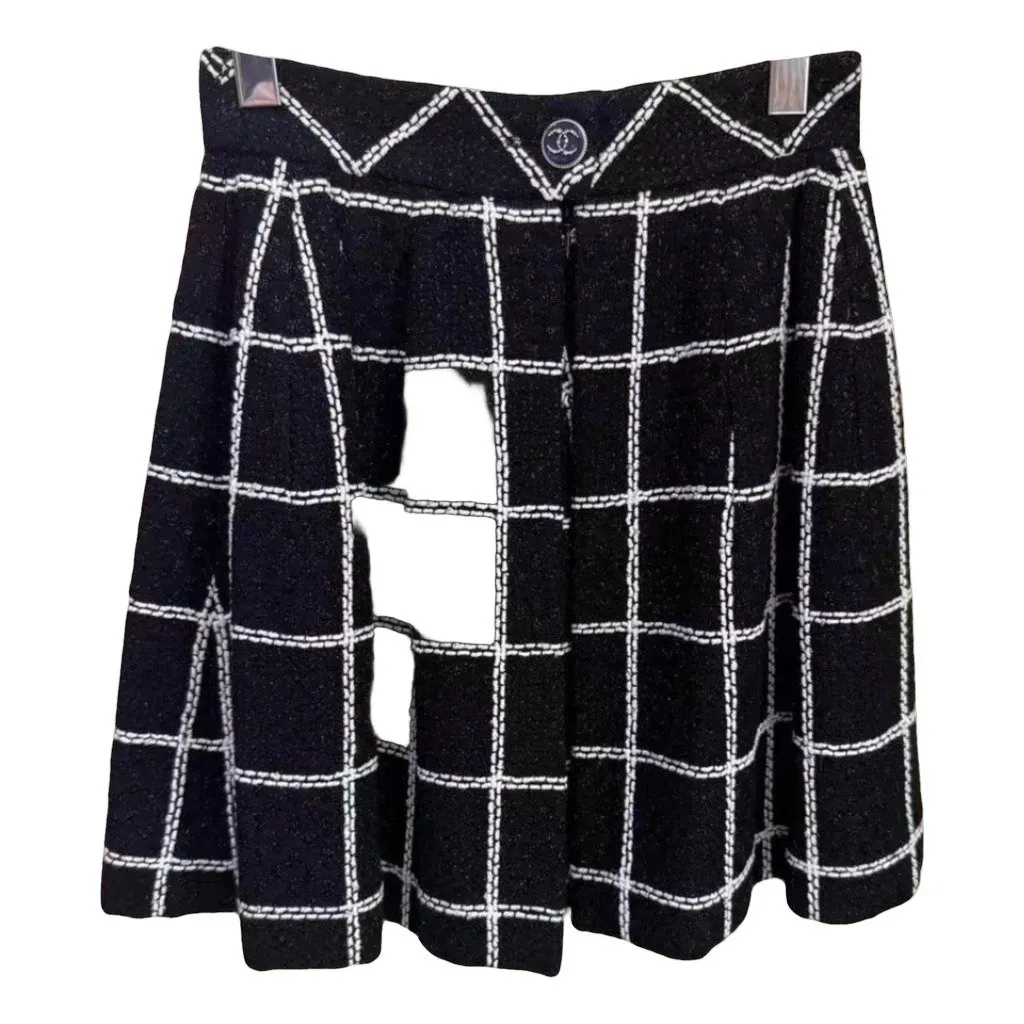 Chanel Tweed Shorts MultiColor Tweed Very good - Front View