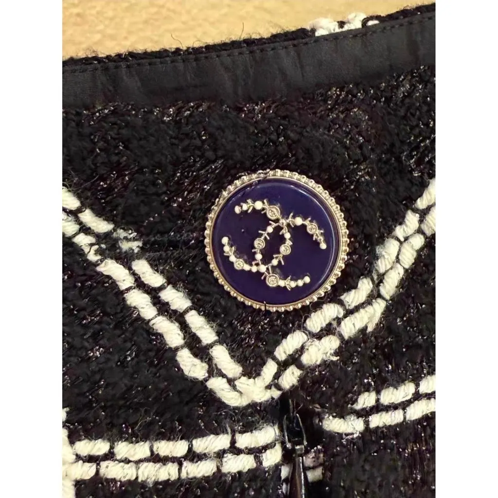 Chanel Tweed Shorts MultiColor Tweed Very good - Inside View