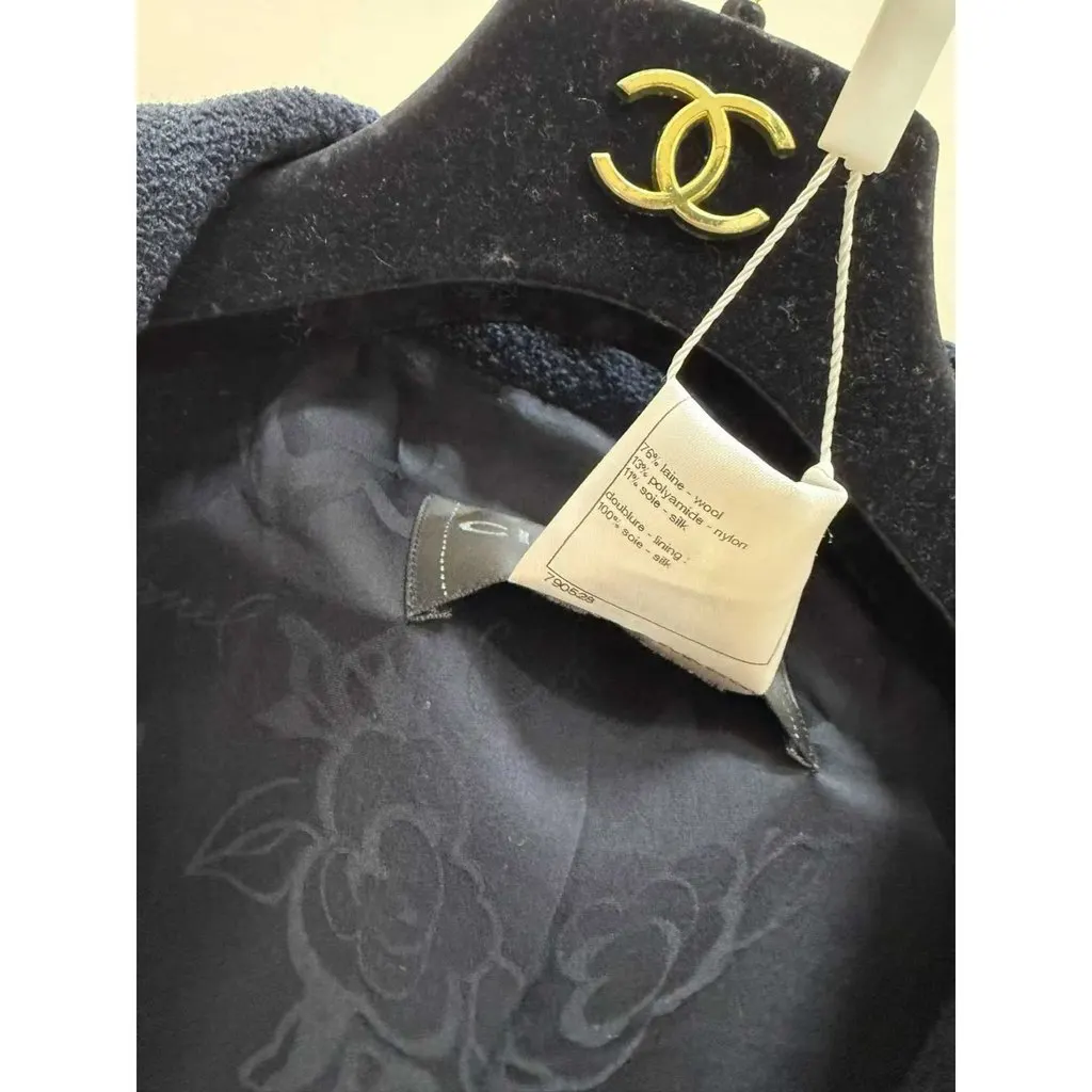 Chanel La Petite Veste Noire Wool Jacket MultiColor Wool Very good - Model View
