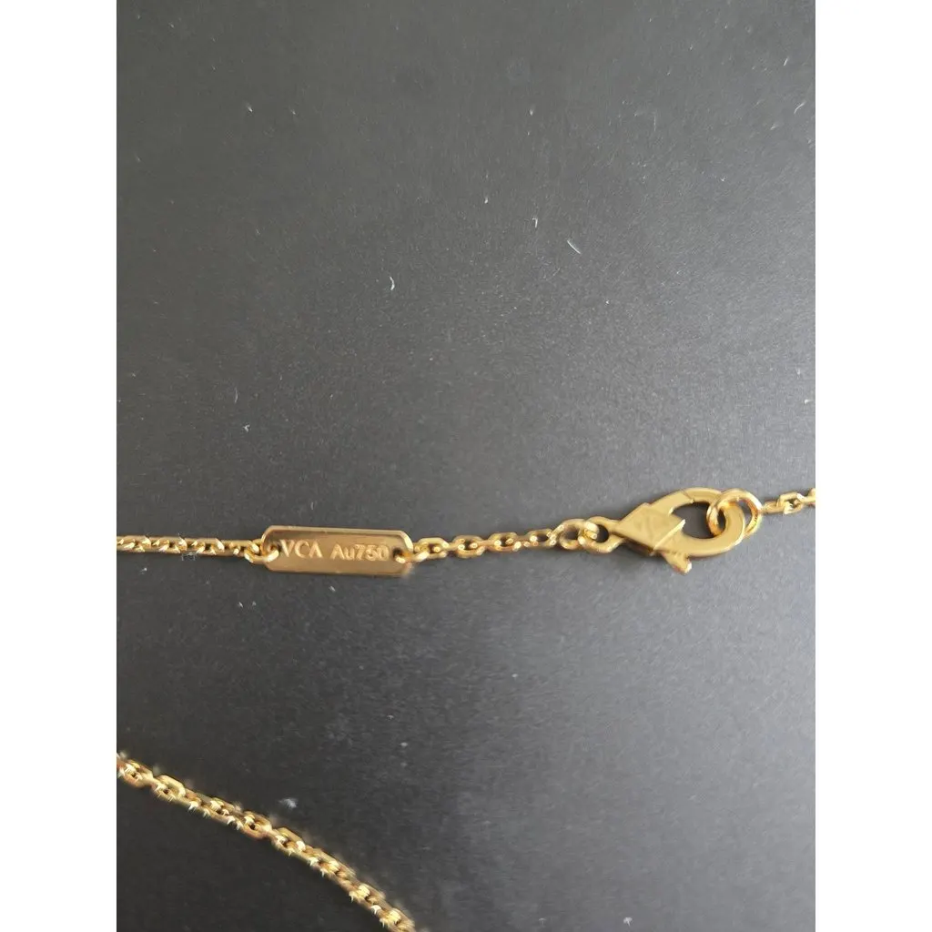 Van Cleef & Arpels Vintage Alhambra Yellow Gold Necklace MultiColor Lace Very good - Model View