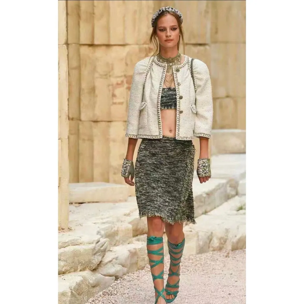 Chanel La Petite Veste Noire Tweed Jacket MultiColor Tweed Very good - Model View