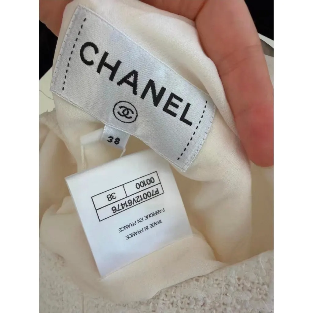 Chanel La Petite Veste Noire Tweed Jacket MultiColor Tweed Very good - Model View