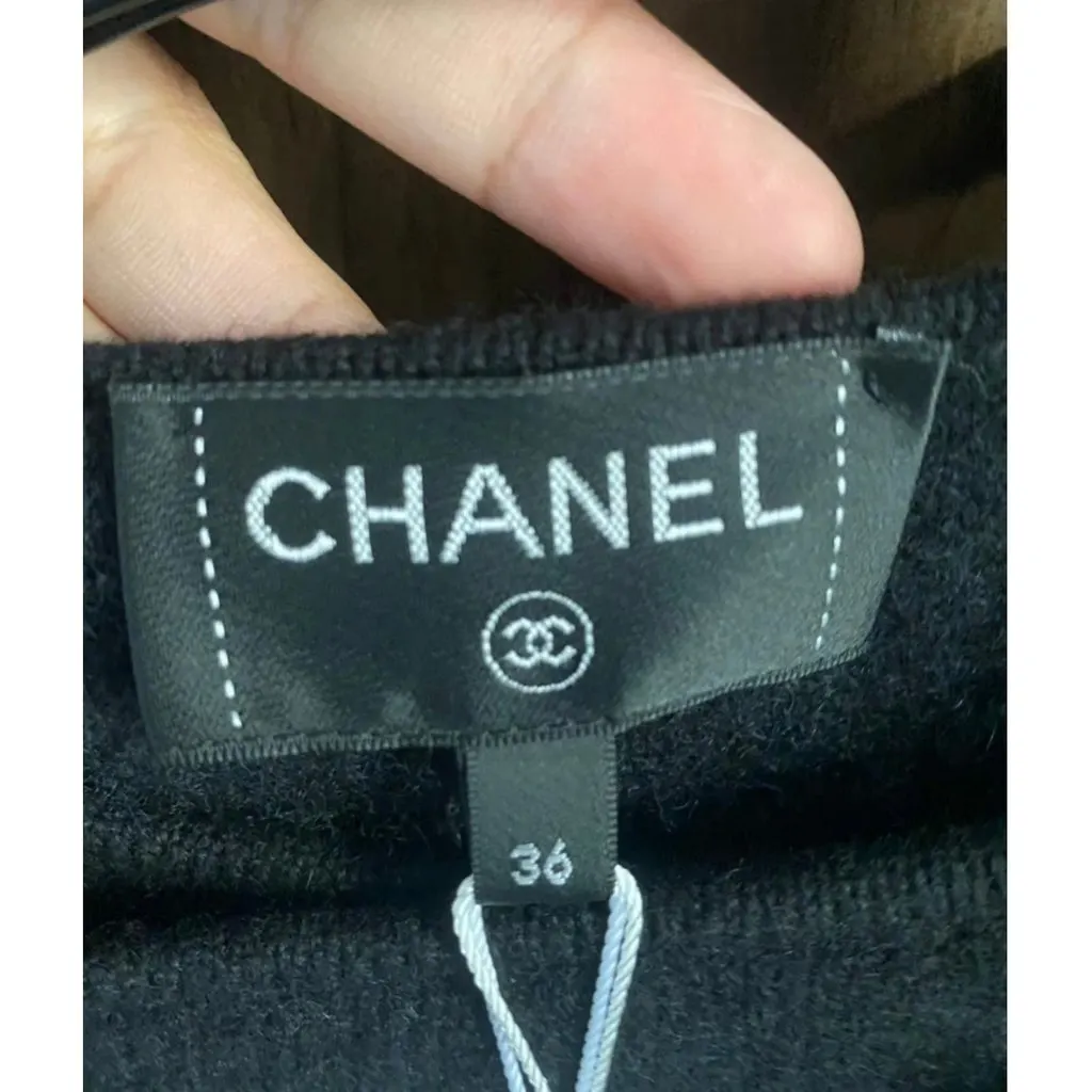 Chanel La Petite Veste Noire Black Cashmere Jacket Black Cashmere Never worn, with tag - Inside View