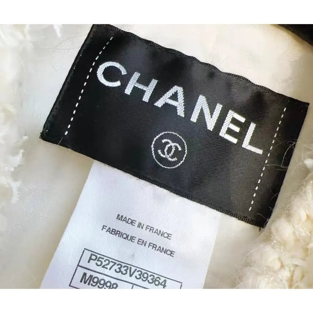 Chanel La Petite Veste Noire Tweed Jacket MultiColor Tweed Very good - Box View