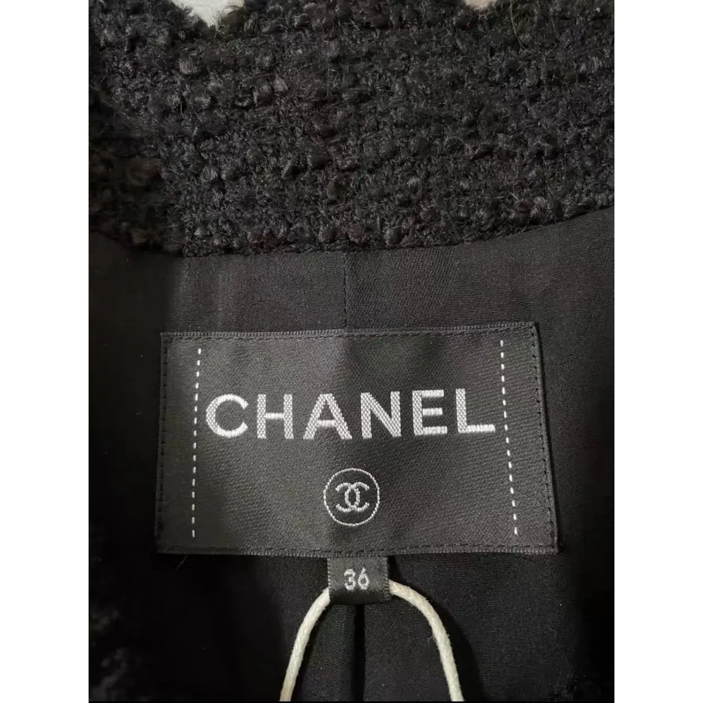 Chanel La Petite Veste Noire Black Wool Jacket Black Wool Very good - Model View