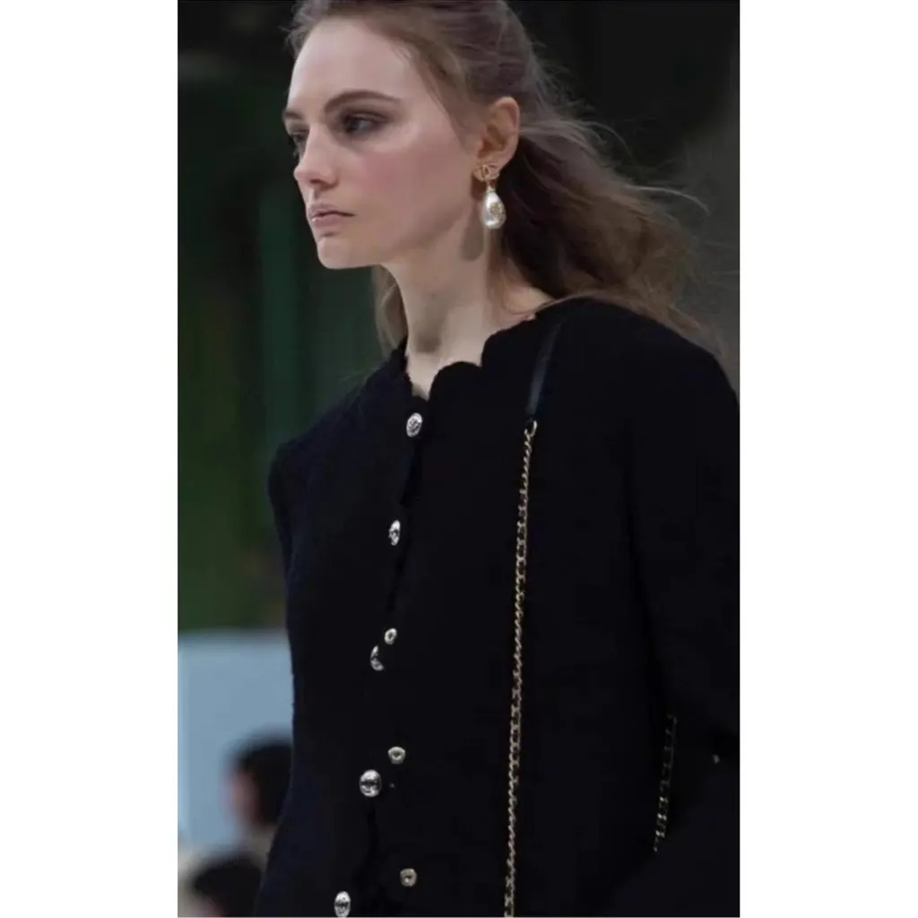 Chanel La Petite Veste Noire Black Wool Jacket Black Wool Very good - Box View