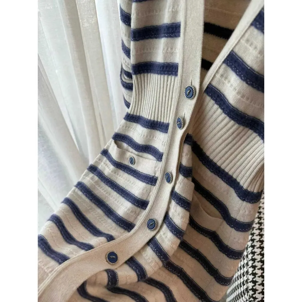 Chanel Cashmere Knitwear MultiColor Cashmere Very good - Model View