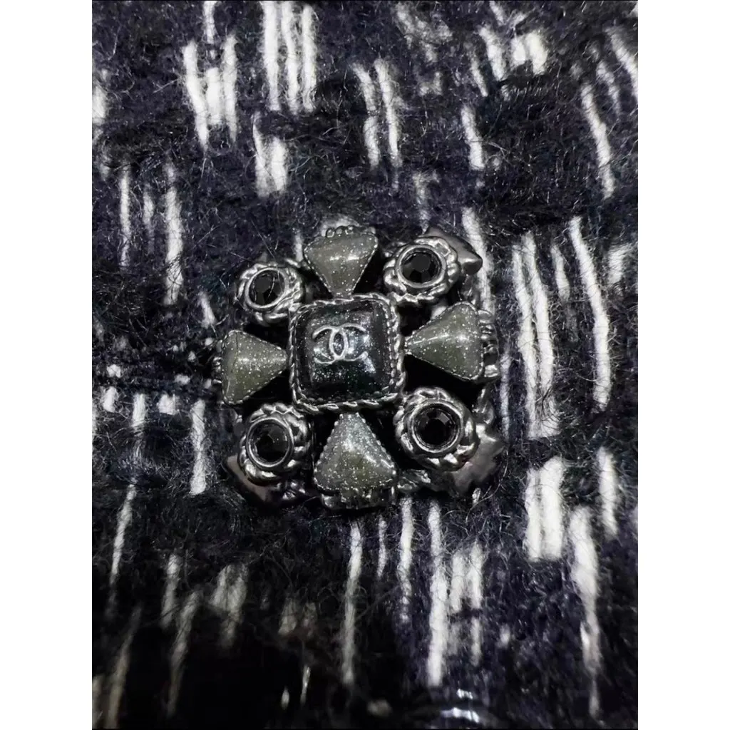 Chanel La Petite Veste Noire Wool Jacket MultiColor Wool Very good - Model View