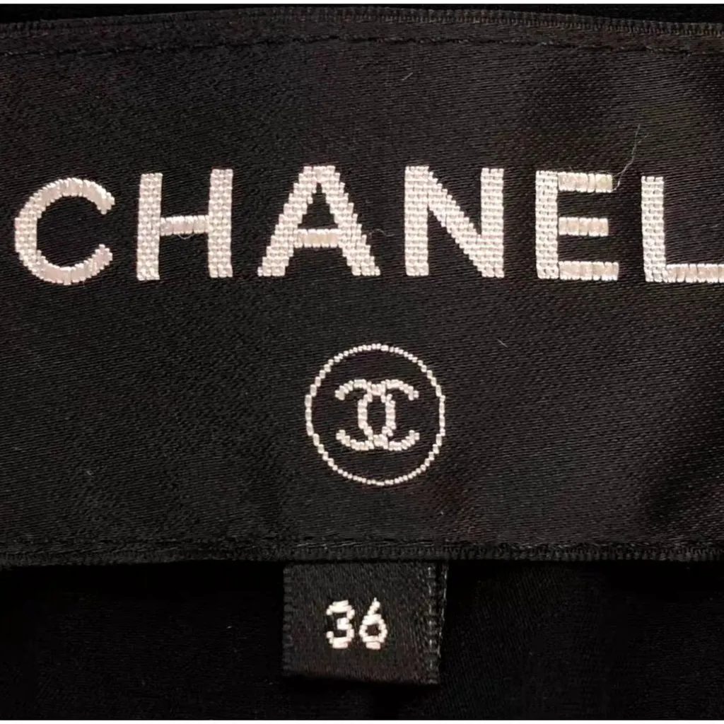 Chanel La Petite Veste Noire Black Wool Jacket Black Wool Very good - Model View
