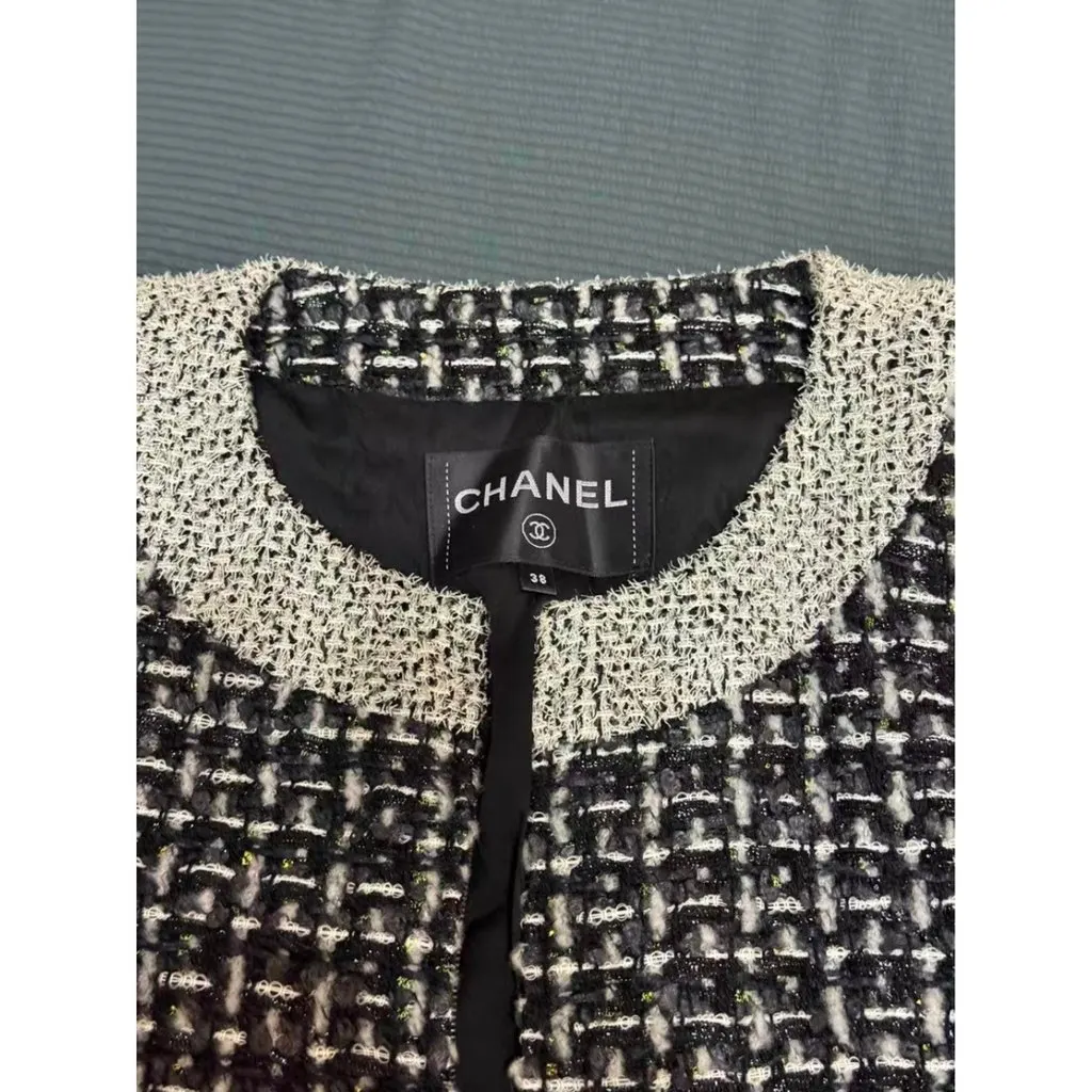 Chanel La Petite Veste Noire Wool Jacket MultiColor Wool Very good - Model View