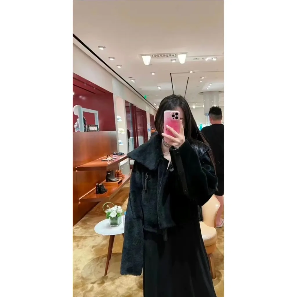 Hermes Black Shearling Coat Black Shearling Never worn, with tag - Model View