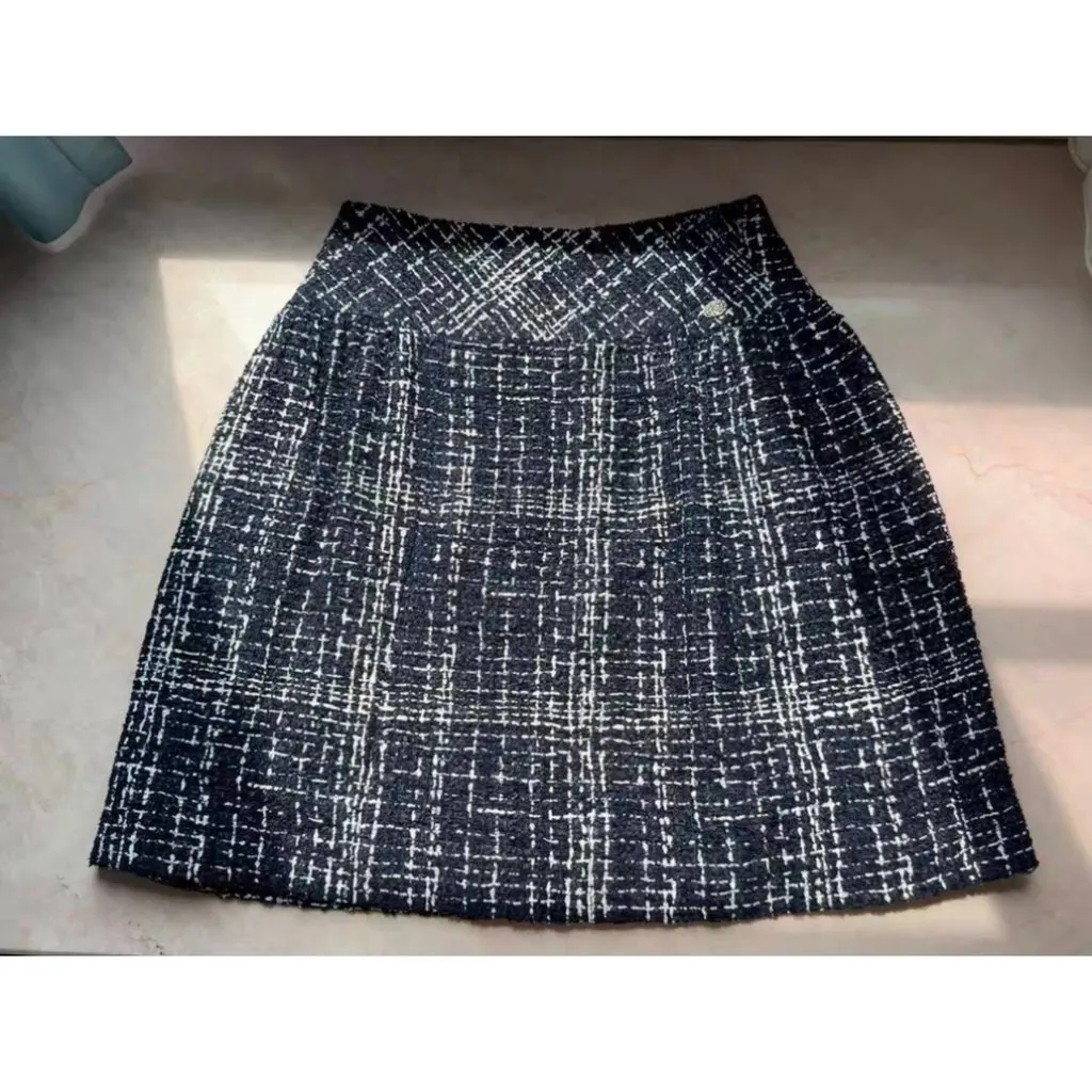 Chanel Tweed Skirt MultiColor Tweed Very good - Back View