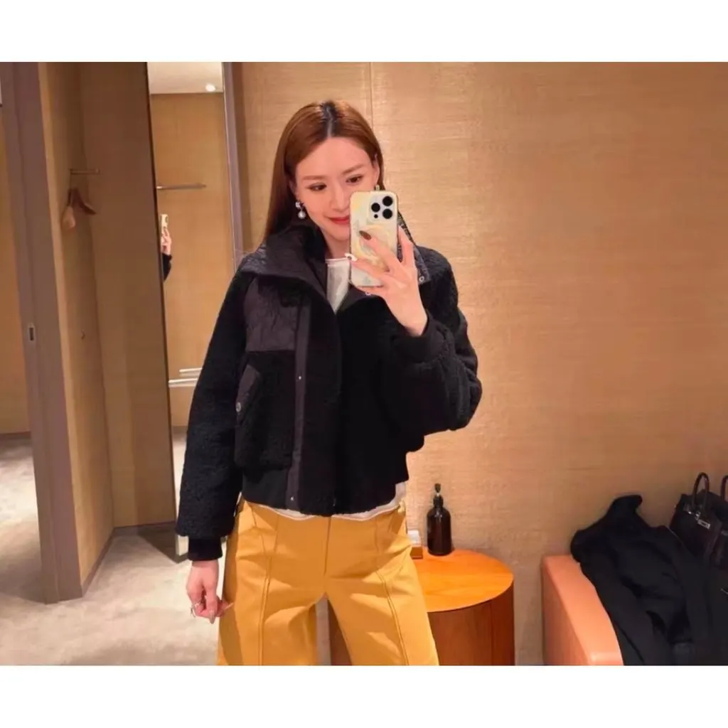 Hermes Black Wool Coat Black Wool Very good - Model View