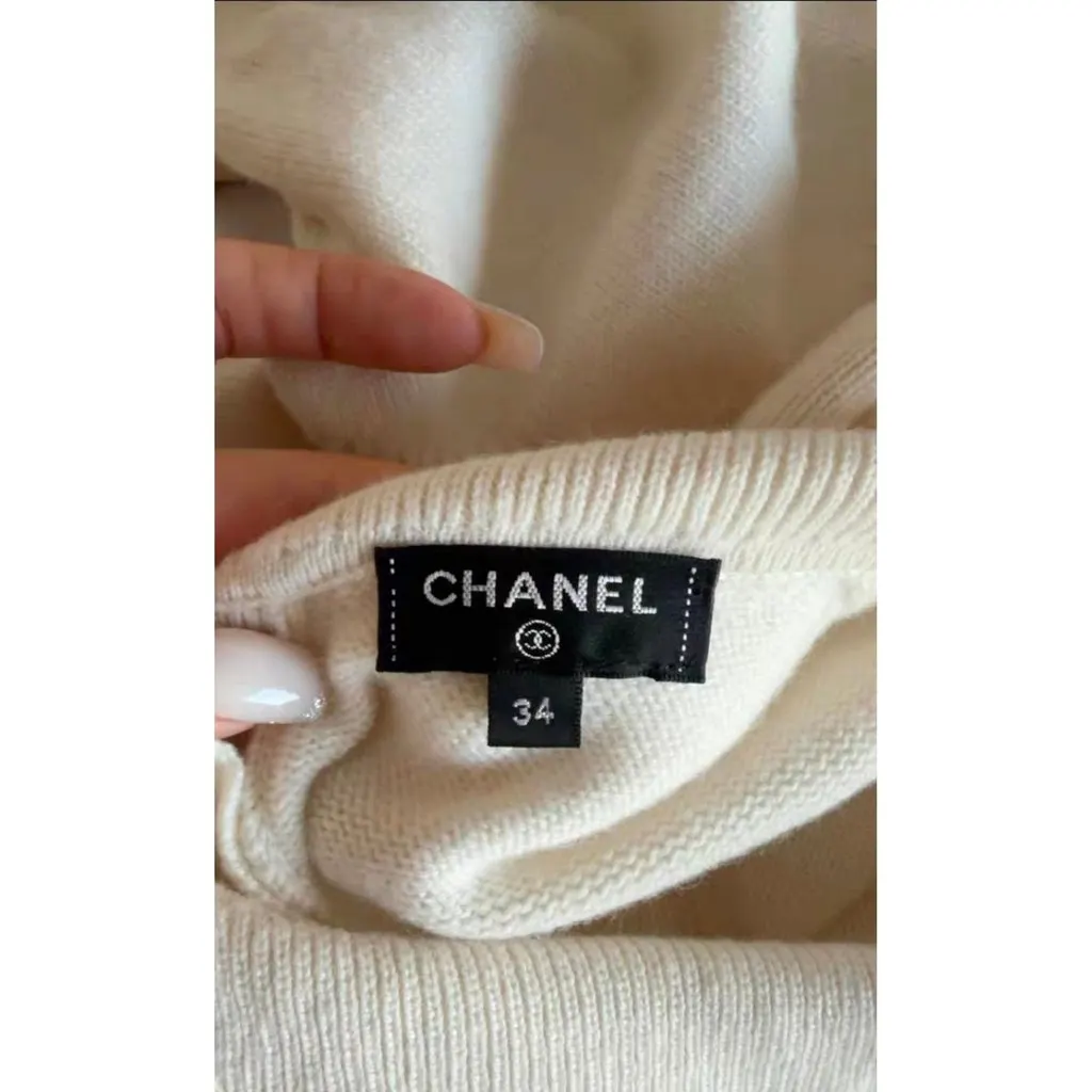 Chanel Cashmere Knitwear MultiColor Cashmere Very good - Model View
