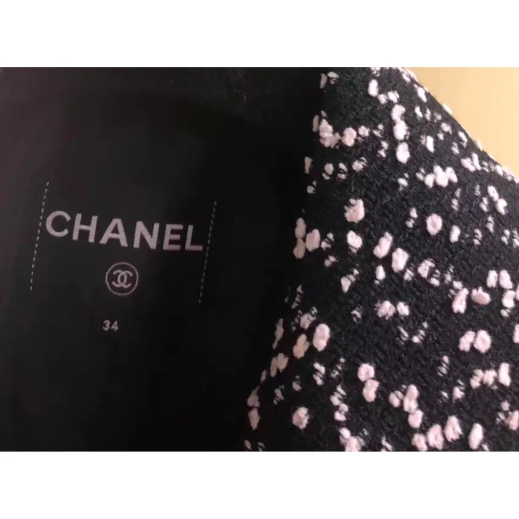 Chanel La Petite Veste Noire Tweed Jacket MultiColor Tweed Very good - Box View