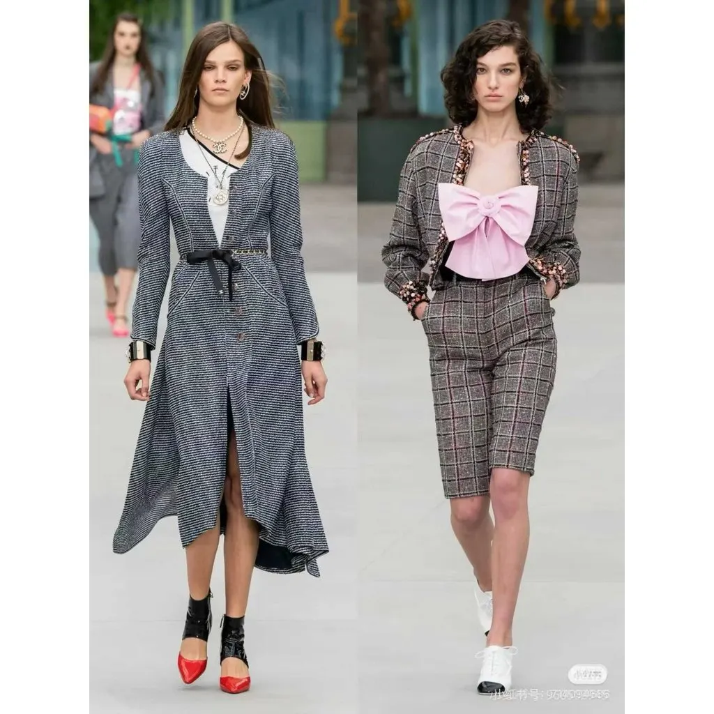 Chanel Tweed Coat MultiColor Tweed Very good - Model View