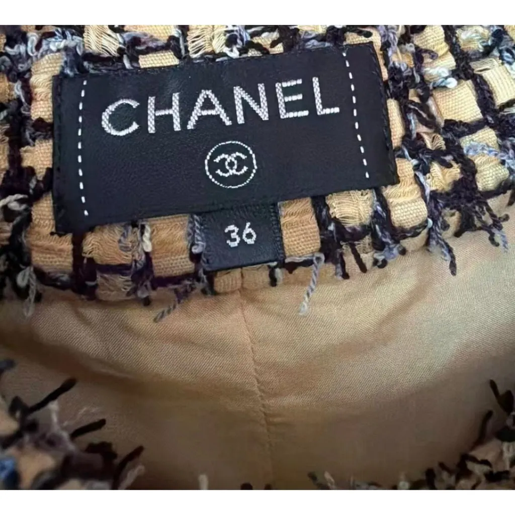 Chanel Tweed Shorts MultiColor Tweed Very good - Model View