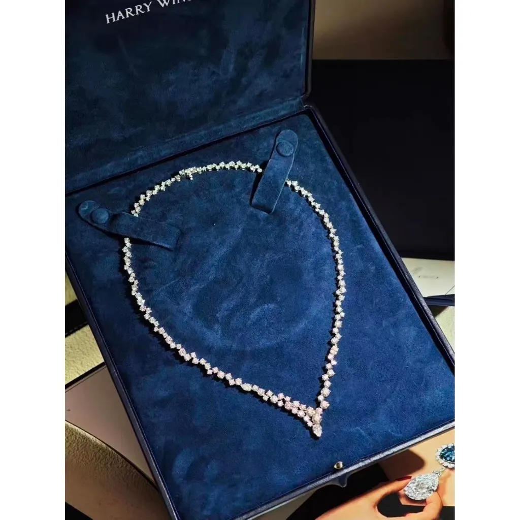 Harry Winston Necklace MultiColor Lace Very good - Model View