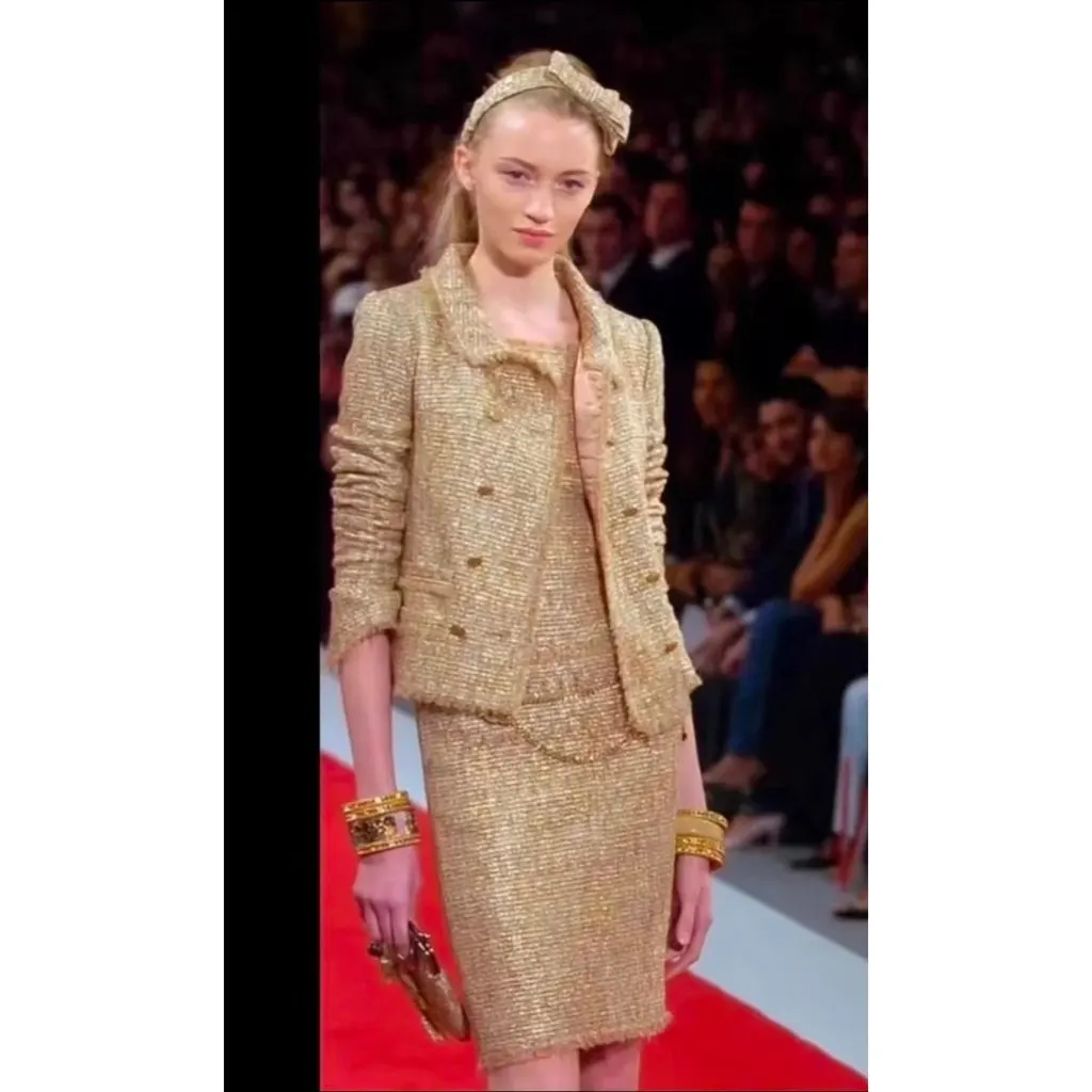 Chanel La Petite Veste Noire Tweed Jacket MultiColor Tweed Very good - Model View