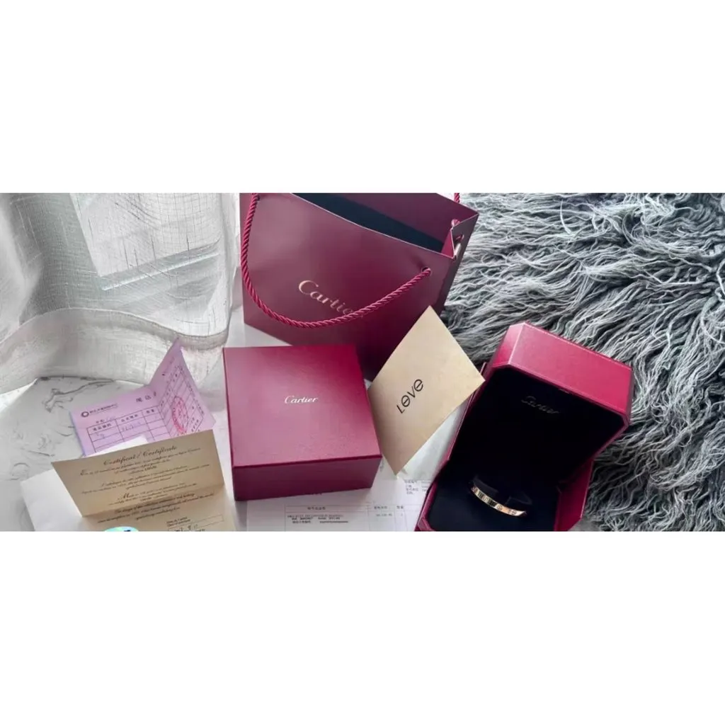 Cartier Love Yellow Gold Bracelet MultiColor Very good - Model View