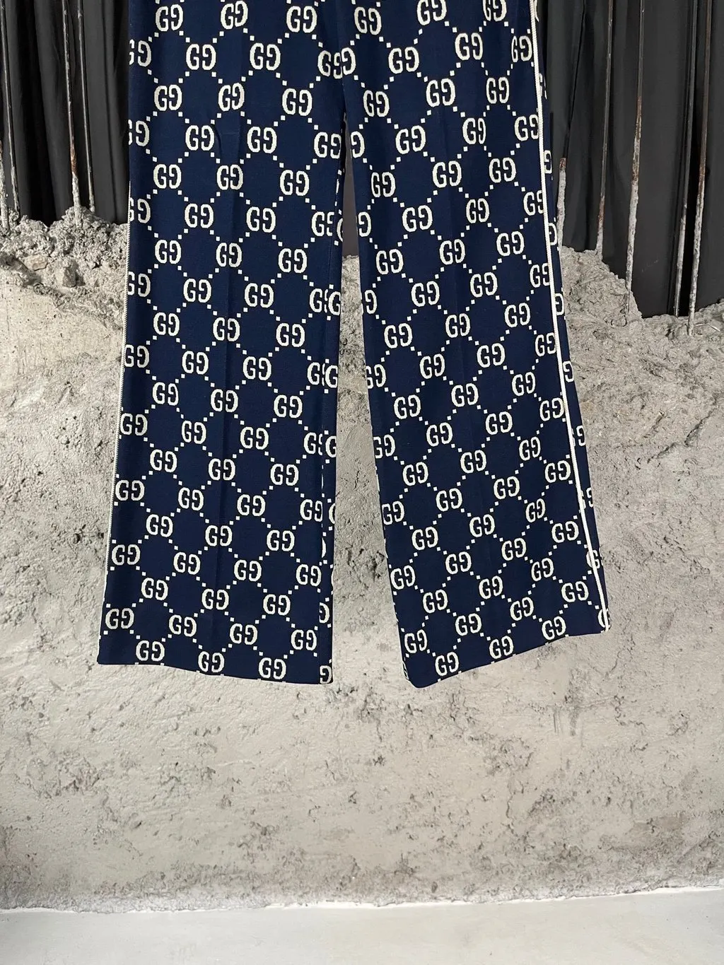 Gucci Trousers MultiColor Very good - Model View
