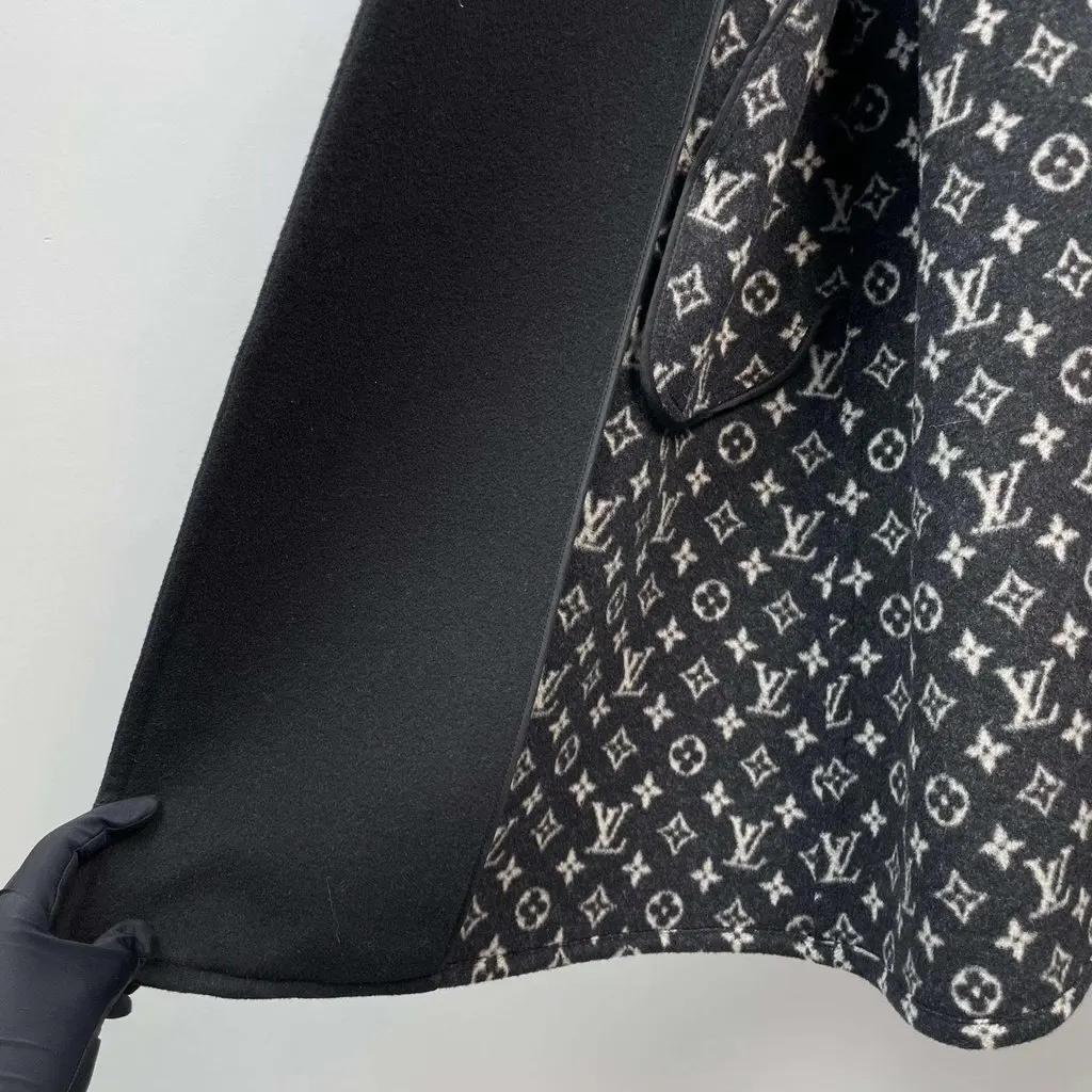 Louis Vuitton Cashmere Coat MultiColor Cashmere Good - Model View
