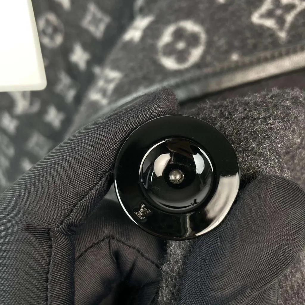 Louis Vuitton Cashmere Coat MultiColor Cashmere Good - Model View