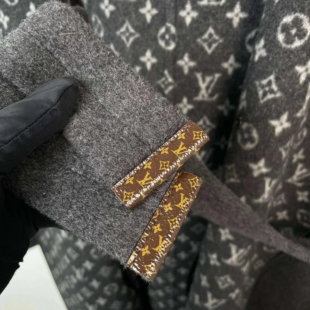 Louis Vuitton Cashmere Coat MultiColor Cashmere Good - Box View