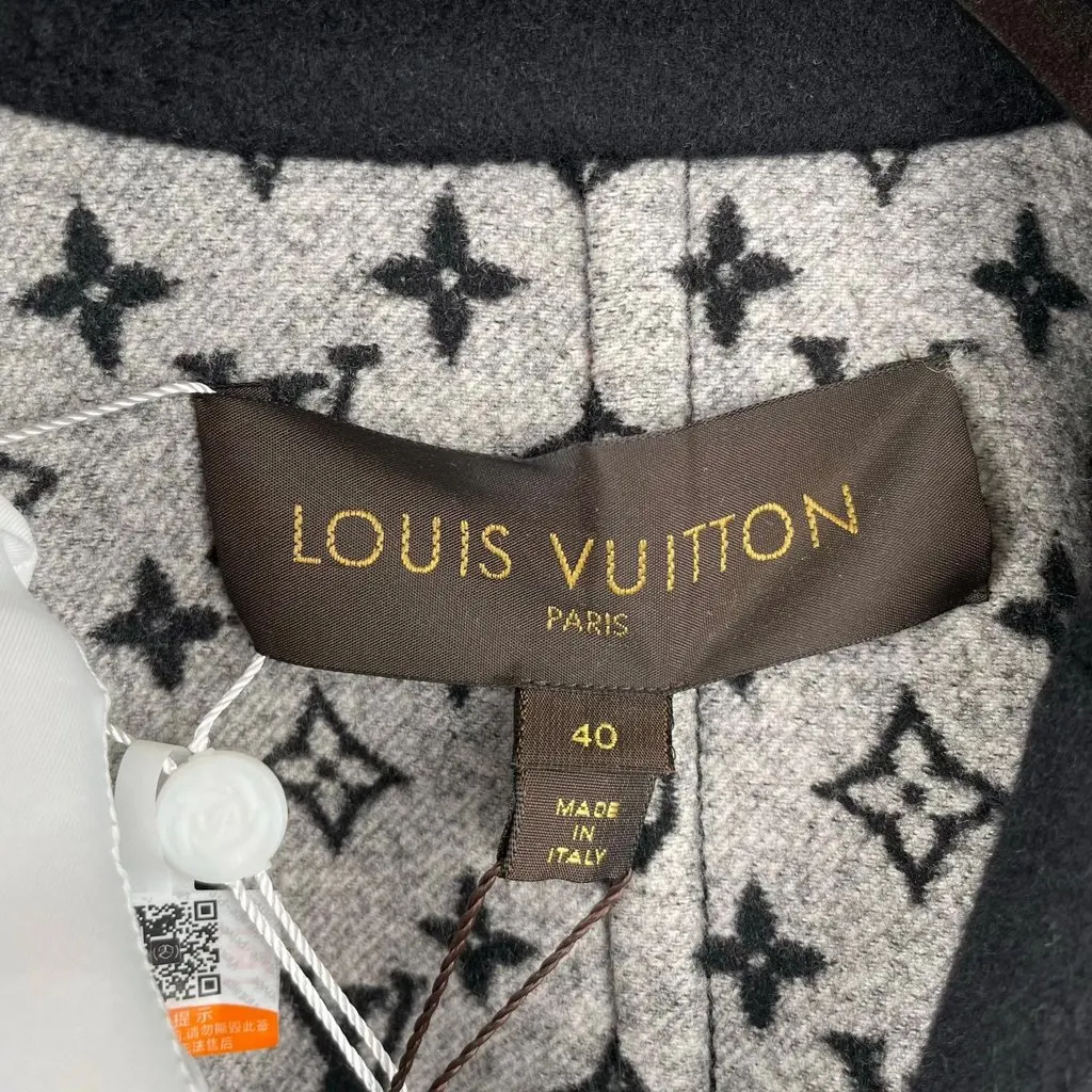 Louis Vuitton Wool Coat MultiColor Wool Never worn - Model View