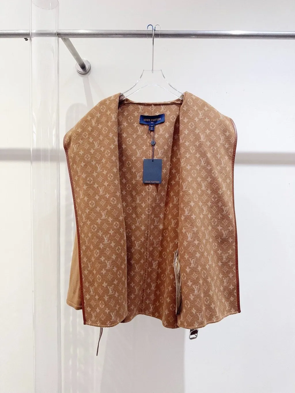 Louis Vuitton Camel Wool Coat Camel Wool Never worn, with tag - Back View