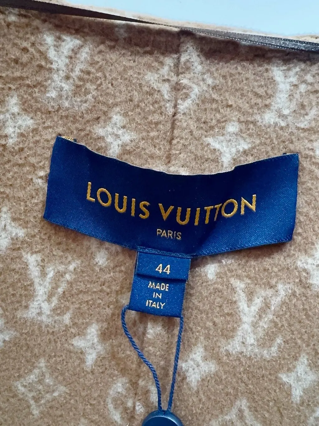 Louis Vuitton Camel Wool Coat Camel Wool Never worn, with tag - Inside View