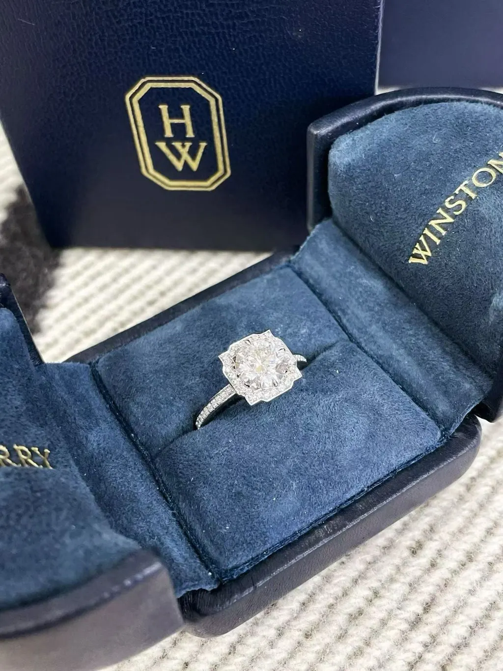 Harry Winston BELLE Platinum Ring MultiColor Platinum Very good - Box View